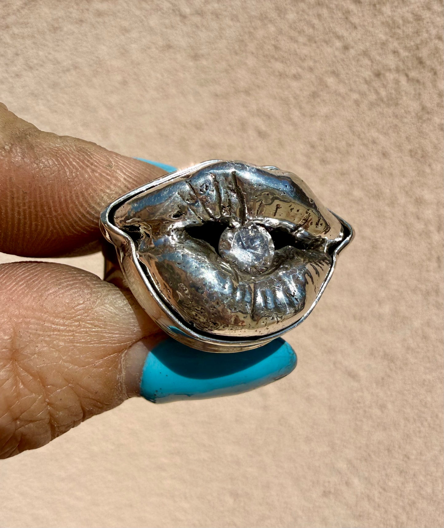 Oracle Kiss Ring — Silver
