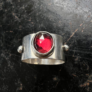 Rhodolite Garnet studded Queen Ring — size 8
