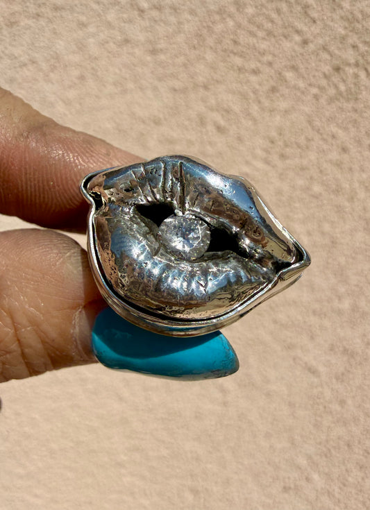 Oracle Kiss Ring — Silver