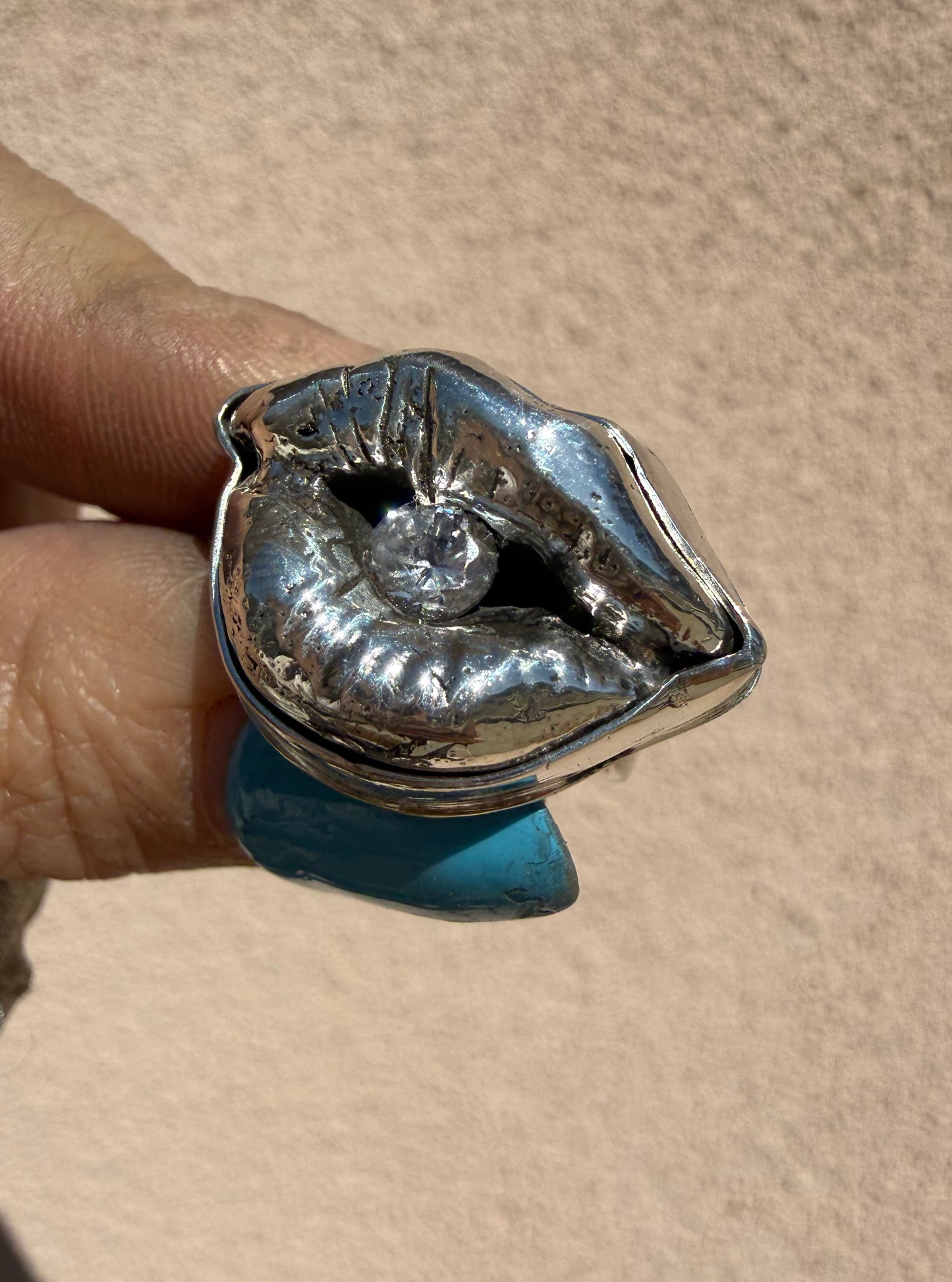 Oracle Kiss Ring — Silver