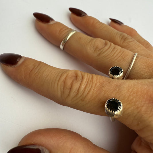 Onyx Illusion Ring — size 5-7.5