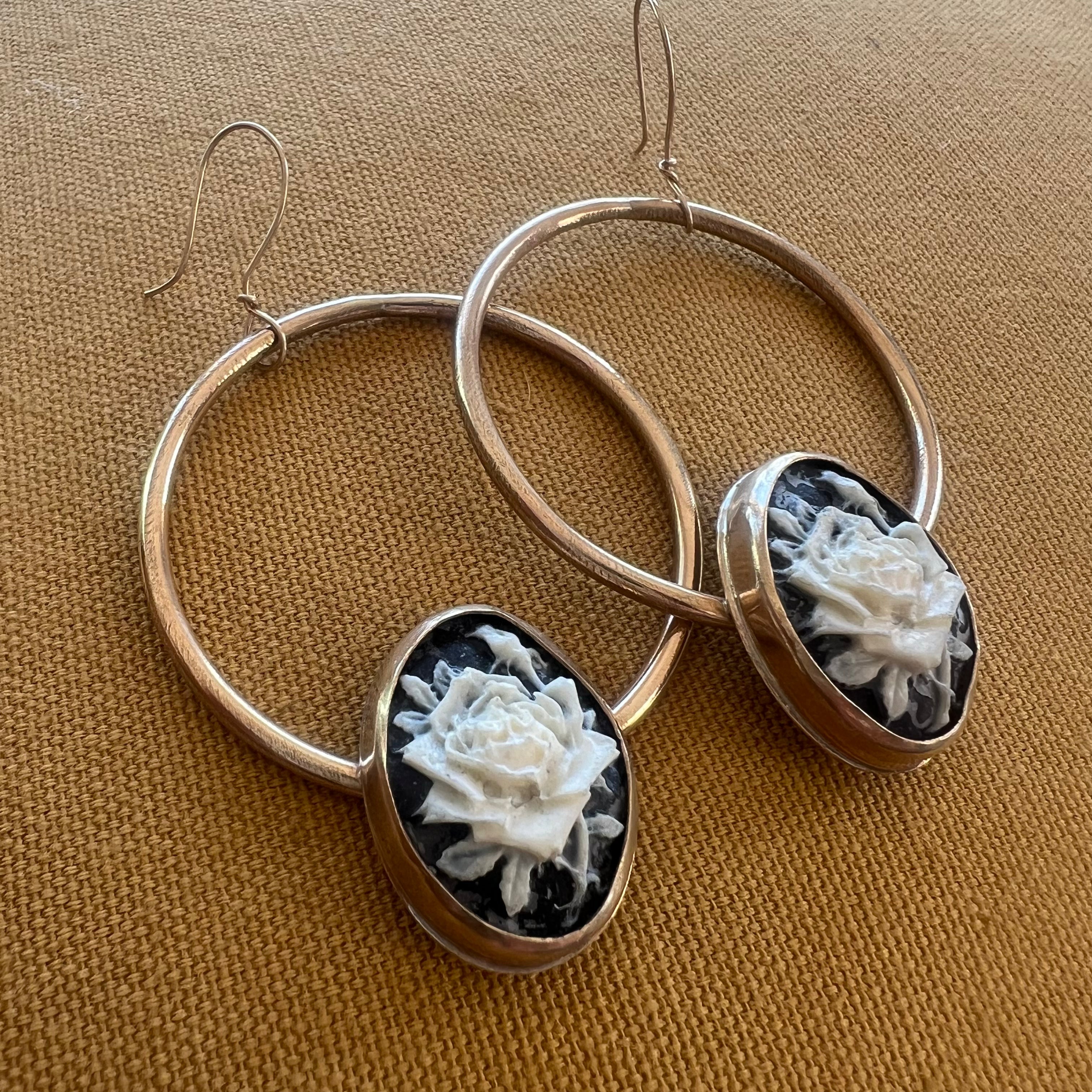 Cameo Doorknocker Hoops