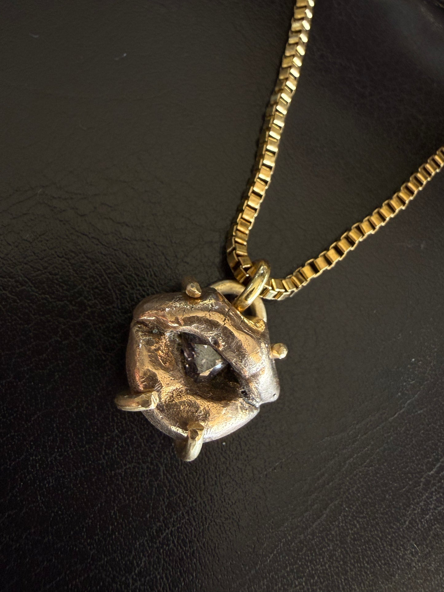 Bougie Lips Chain