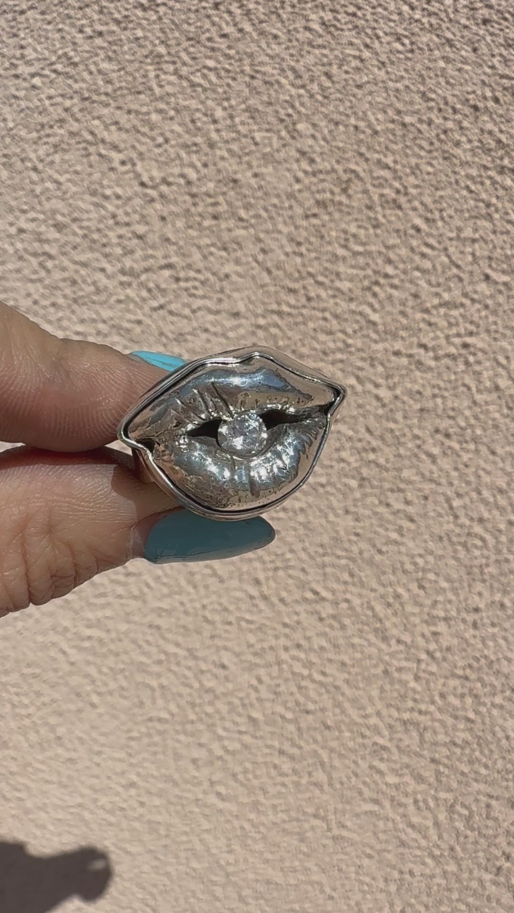 Oracle Kiss Ring — Silver